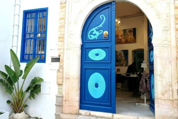 半掩门儿是什么意思