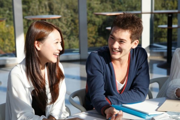 情侣之间可以无话不谈吗？