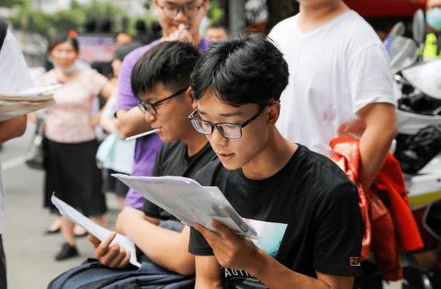 2021年高考语文落幕，各地高考作文出炉，哪个省份作文难度大？