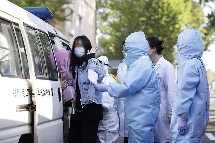 专家称新冠轻症基本不需治疗,不治疗的情况下会加重吗?