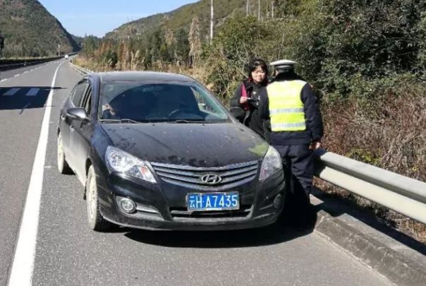 湖北女司机高速逆行6公里以为别人开反了，最终这名女司机得到了什么处罚？