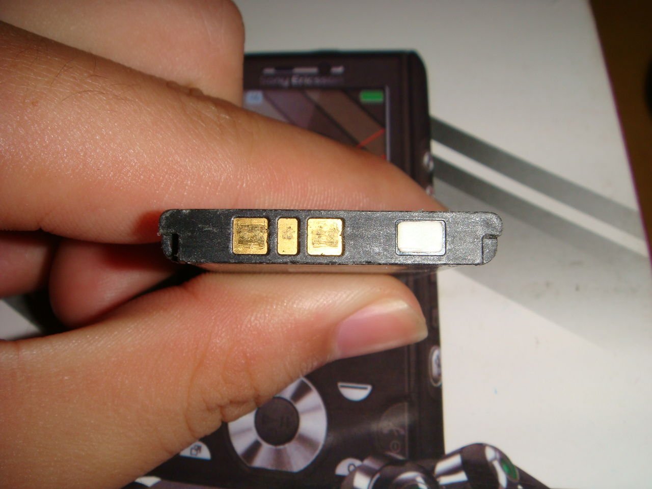 W995 如何鉴别电池，耳机真假