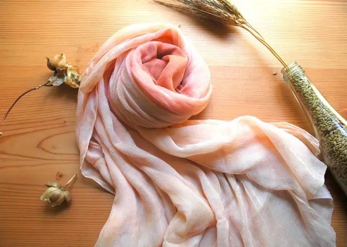 马上母亲节了，想给妈妈和刚当妈妈的老婆各送一份礼物，送什么好？