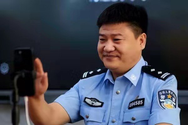 反诈警官老陈称辞职是错误决定，那他当初为什么会辞职？