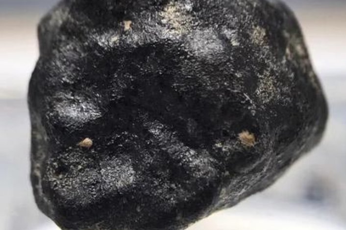 近日，河南多地市民寻找陨石，这些人都是怎么想的？