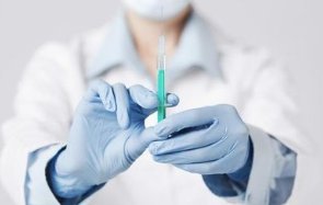 对于海南某镇村民不打疫苗将被拉入黑榜名单这件事，官方是如何回应的？