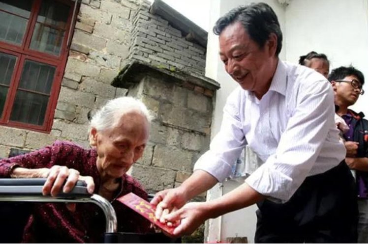 世界第二长寿老人露西尔·兰登战胜新冠，为何他仅仅三周就完全治愈了？