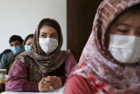 禁止女学生在有男性场所的地方唱歌，你如何评价此举？