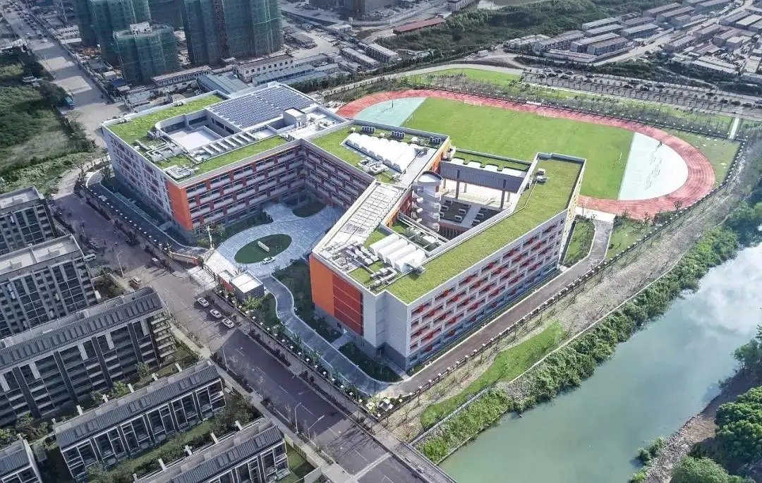 你知道海外名校的海归硕士研究生可不可以以到高校教书呢？