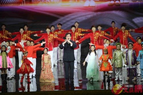 开头是“一玉口中国,一瓦顶成家”的歌的歌名？