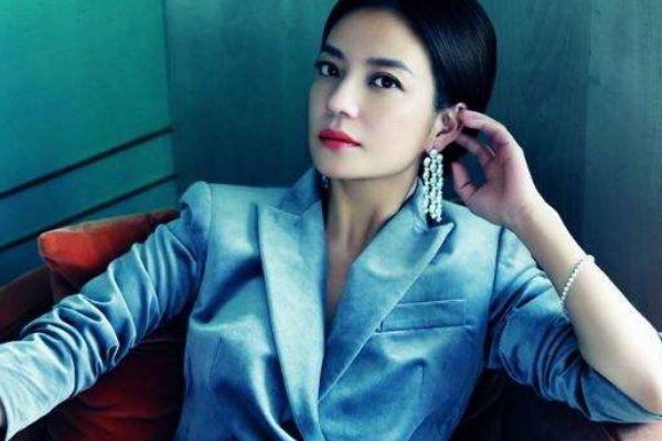 对于赵薇说所有女演员都很难出头,你表示认可吗?