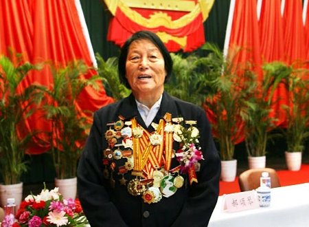 八位共和国勋章获得者事迹是什么