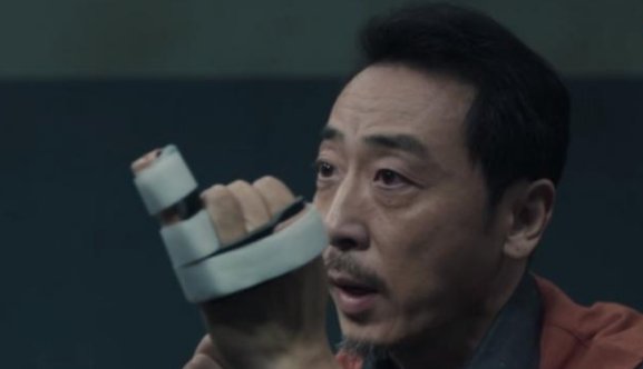 影视剧扫黑风暴里马帅遗孀李丽涓跟董耀究竟是什么关系？