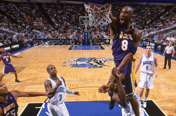 霍华德当年作势肘击科比，科比毫不退缩，他到底敢不敢肘击他？