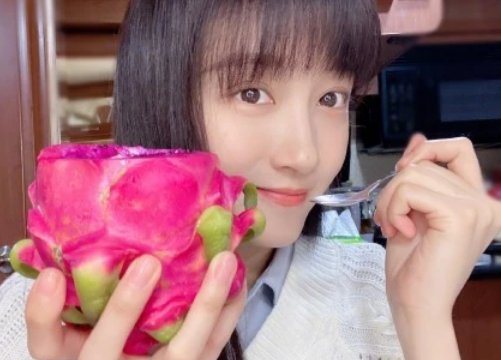 关晓彤火龙果捞酸奶,酸奶有许多种吃法,你一般喜欢怎么吃?