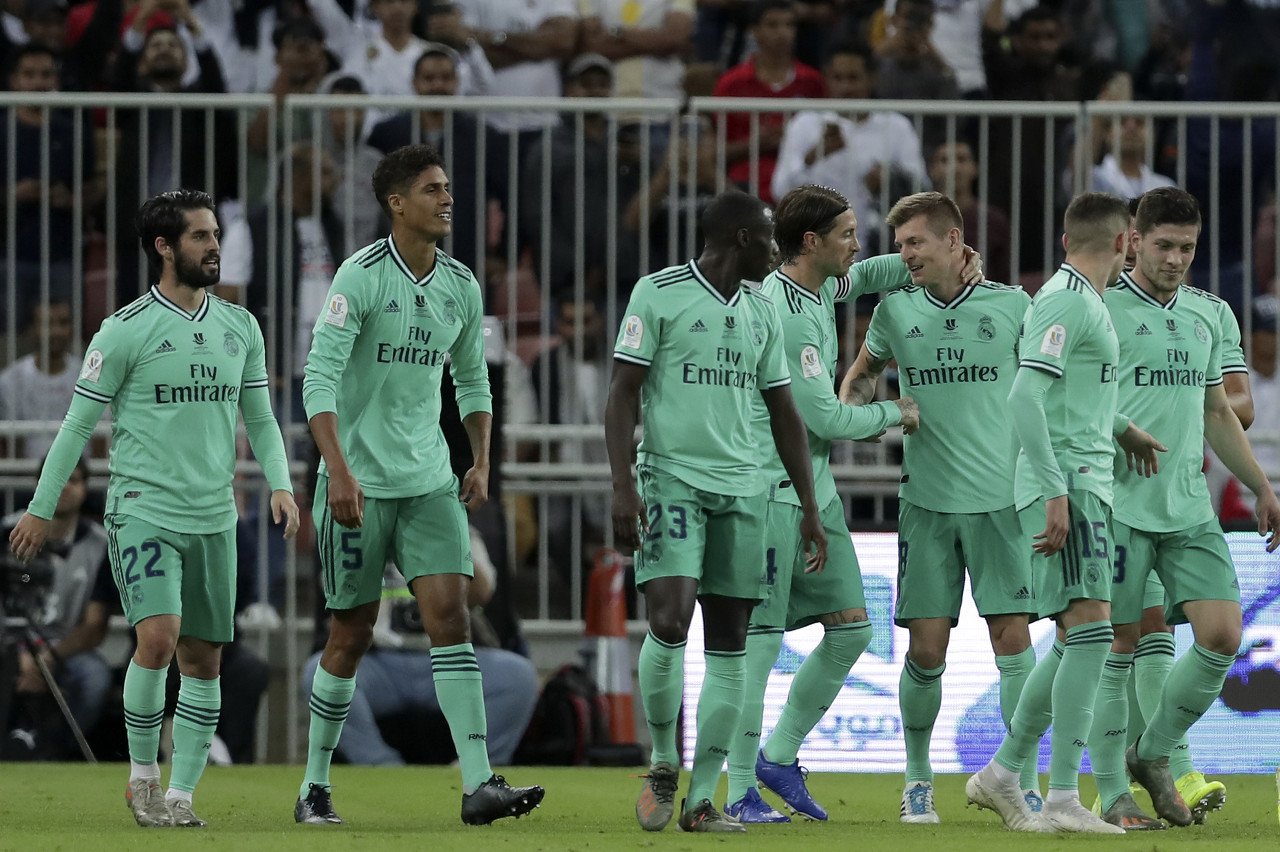 就目前的形势，皇马巴萨一起成为欧冠十六郎的可能性有多大？