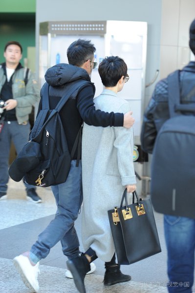 老公常年出差，你们能接受么？