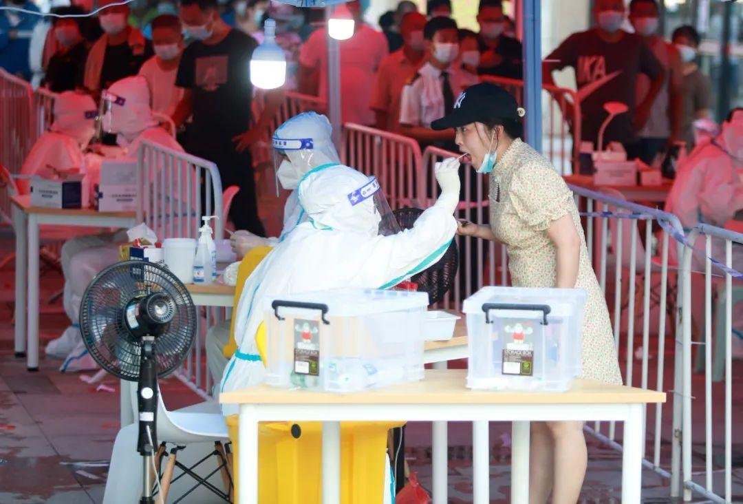 南京男童排队测核酸后感染，核酸检测时我们该注意什么？