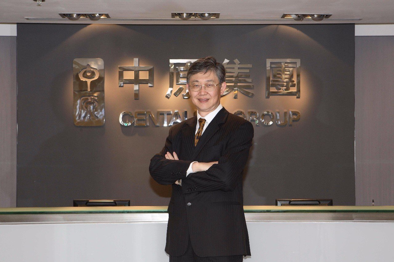 中原地产回应“赚取250万元差价”一事，工作人员是如何回应的？