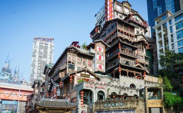 重庆洪崖洞一眼望去全是人,为什么还能成为网红景点?