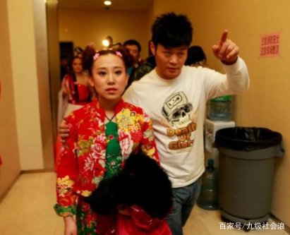 她被赵本山一夜捧红，成名后抛夫弃子，现在成名之后的生活过得怎么样了？