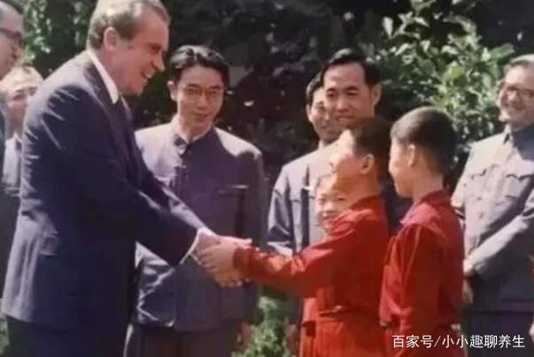 李连杰身世谜团：尼克松曾邀其当保镖，爷爷身份至今不敢公开，很厉害吗？