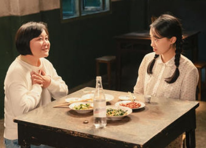 贾玲成全球票房第二女导演，为何有的网友却说最大的赢家是吴京？