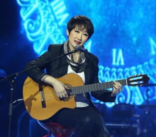 一级演员成方圆，一婚嫁给恩师二婚嫁给何坤。如今过得怎样？