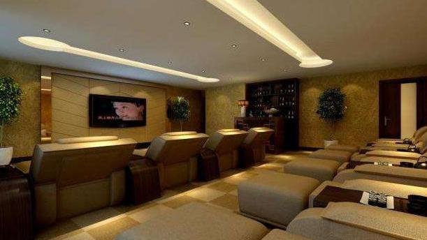 女子洗浴后休息，多次被袭胸，怒斥：不要脸，手都伸我衣服里了，你怎么看？