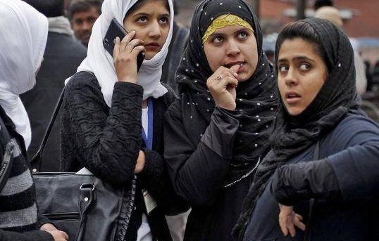 禁止女学生在有男性场所的地方唱歌，你如何评价此举？