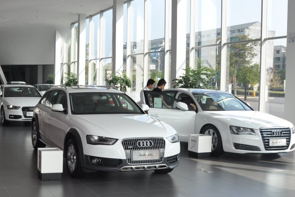 上汽大众4S店砸坏好零件再修，店员说哪些令人气愤的话？