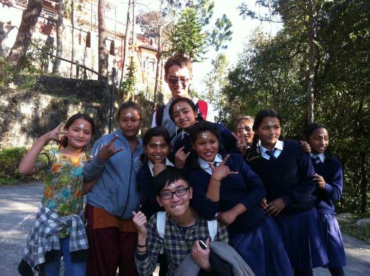 怪奇孤儿院的作者介绍