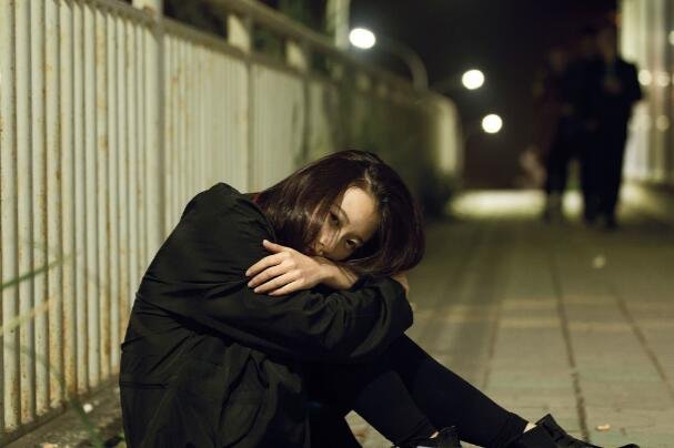 男朋友在吵架后总是丢下我转头就走且爱冷战，该怎么办？