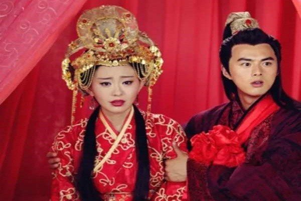 在古装战争剧《隋唐英雄5》中，樊梨花是多少集出现奇迹成功复活的？