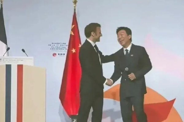 马克龙与黄渤握手黄渤秀了句法语