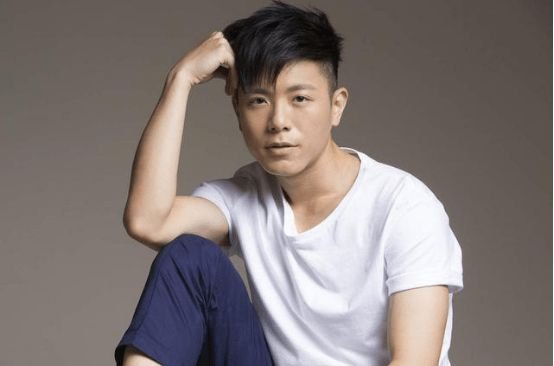 一代金曲奖歌王，曾是李荣浩的导师，转身变成学员，他是谁？