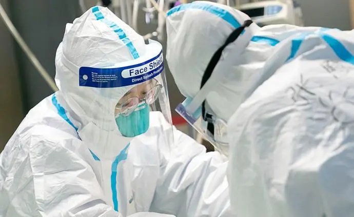 河南一男子违规超范围办理丧事致疫情扩散，该男子需承担哪些责任？