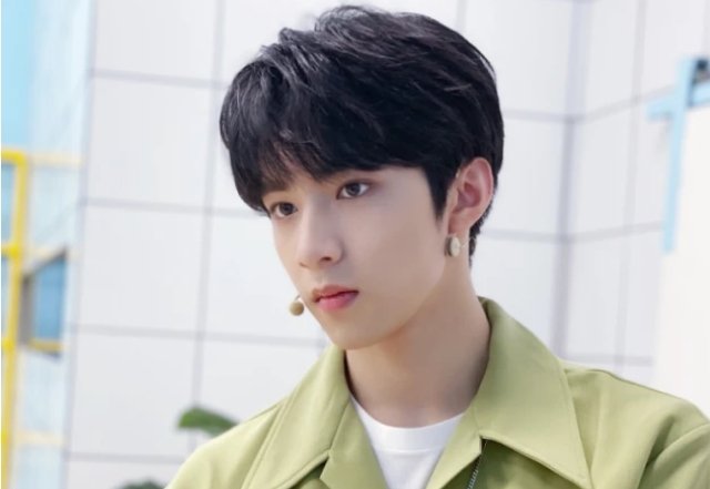 刘耀文发文质问私生，反被要求删除视频，为何TNT私生如此疯狂？