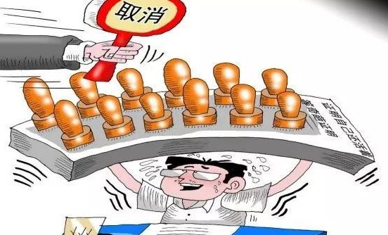 男子办房产过户被要求证明我妈是我妈，为何奇葩证明屡屡出现？