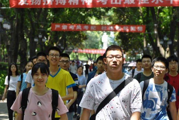 重庆市2023年高考状元是哪位？