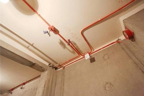 请问墙壁里发出滋滋滋的声音，是什么？