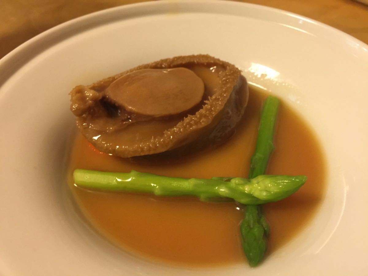 知名餐厅3000块一桌被吐槽,网友吐槽都说了什么?