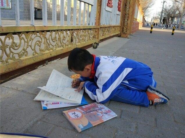 给学生减负，长沙一小学每周四不留书面作业，家长们对此事的态度是怎样的？