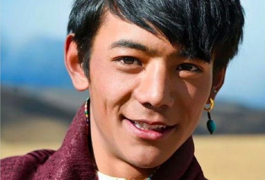 丁真给家中父母买了洗衣机和电动车,他是不是非常孝顺?