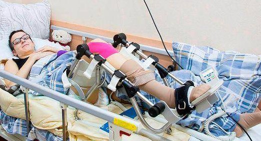 心惊肉跳！俄女子表演空中特技时不慎失手坠落，目前她的身体状况如何？