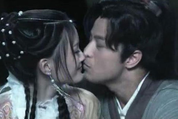 馨子现在怎么样了 顺利的就出道成名了