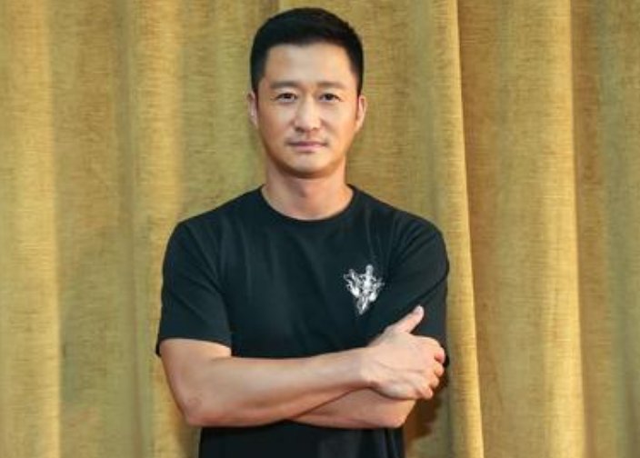 贾玲成全球票房第二女导演，为何有的网友却说最大的赢家是吴京？