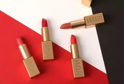 小伙偷合租女同事口红送女友：经济不太宽裕！该不该和其分手？