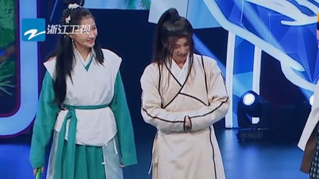 华晨宇在酒吧吸烟的照片被曝光，作为公众人物，此举带来了什么影响？