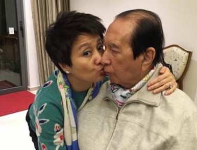 赌王二太太，14岁嫁给赌王，大女儿何超琼成赌王接班人，蓝琼缨如今怎样？